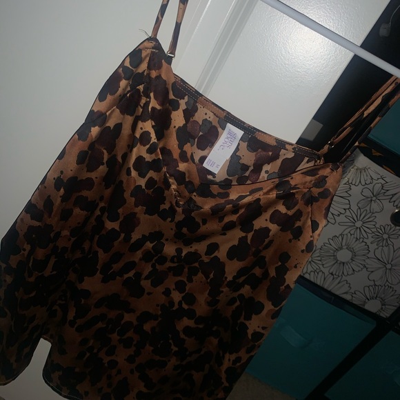 Tops - Picture 2 of 8